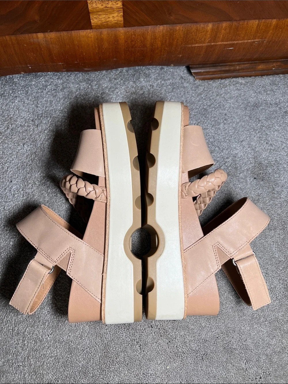 Sorel Joanie IV Y Strap Wedge Women's Platform Sandal Tan size 9.5